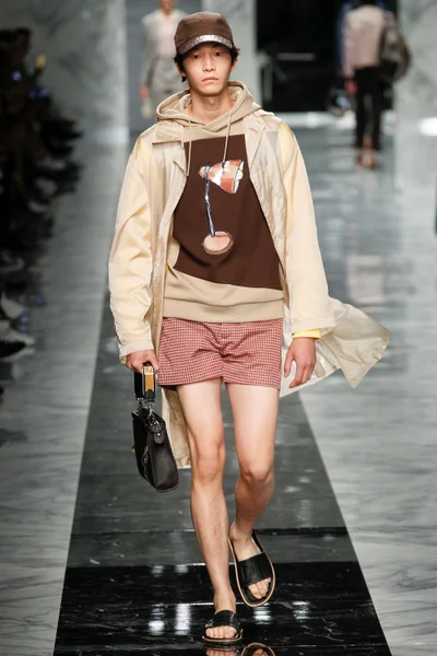 Look 17